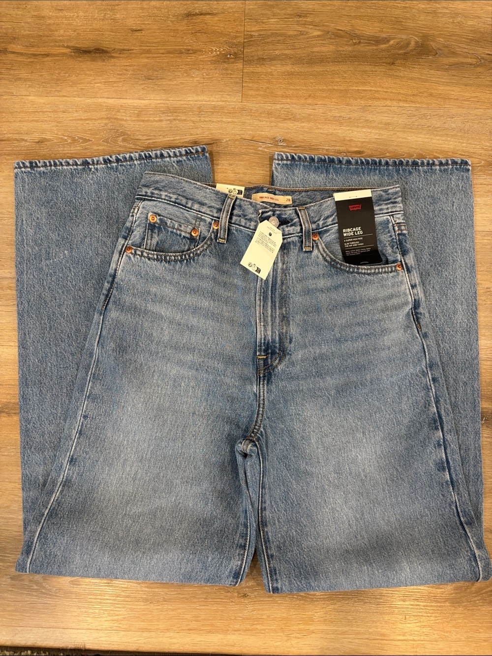 🆕 Levi's Women’s Ribcage Wide Leg Jeans 28x32